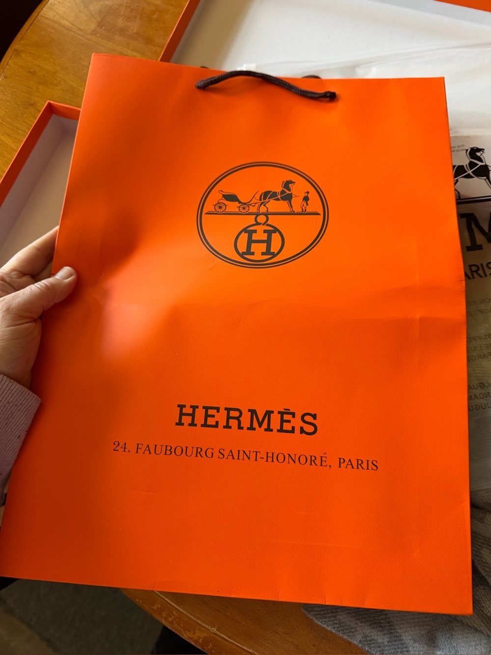 HERMES cashmere scarf NWOT with protective bag, shopping bag and box! - Picture 5 of 7